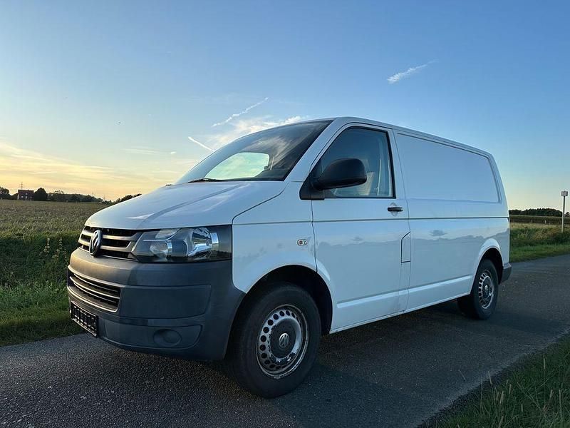 Weiß Gebraucht 2011 VW T5 Van | 14.200 € (Teuer) - Bild 1/4