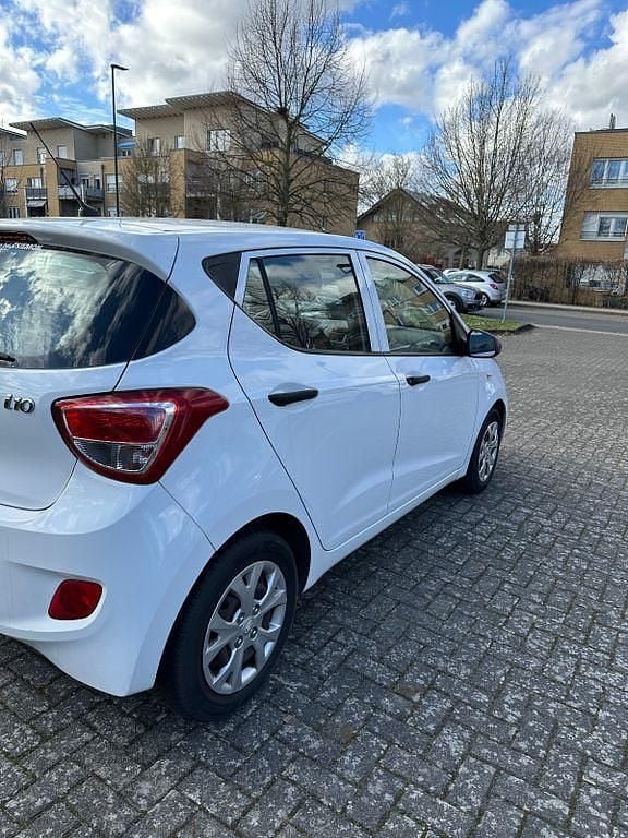 Gebraucht Hyundai i10 67 PS (49 kW) 2016 Silber Kleinwagen