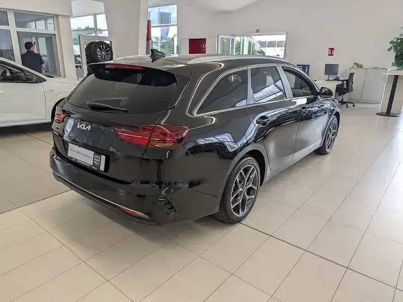 Neu Kia Ceed Sportswagon Style 101 PS (74 kW) 2025 Zilinaschwarz Kombi