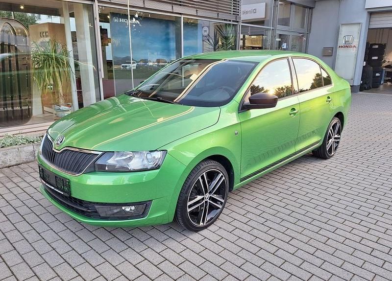Rallye green metallic Gebraucht 2015 Skoda Rapid Ambition Limousine | 8.890 € (Fairer Preis) - Bild 1/4