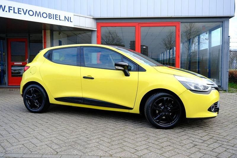 Gebraucht Renault Clio IV Expression 90 PS (66 kW) 2013 Gelb Limousine