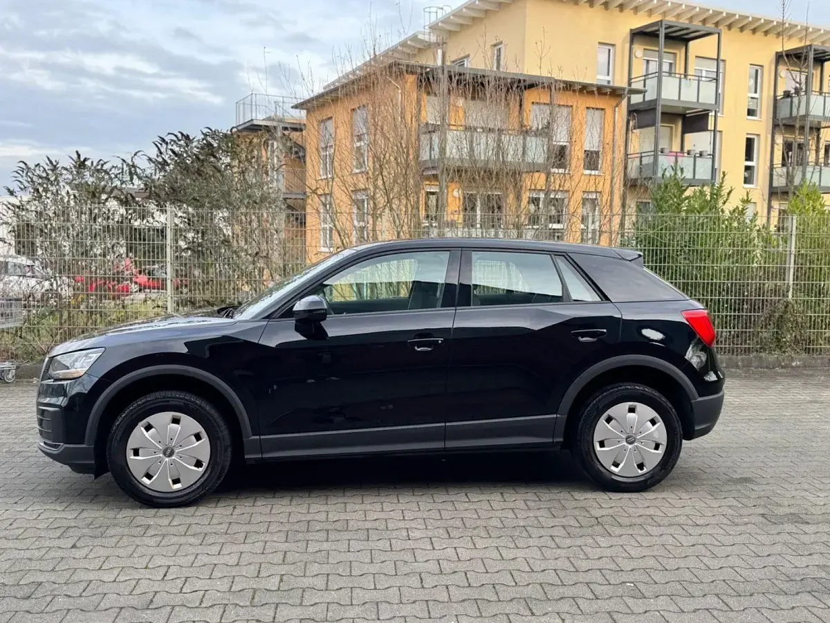 Gebraucht Audi Q2 Basis 116 PS (85 kW) 2019 Schwarz SUV