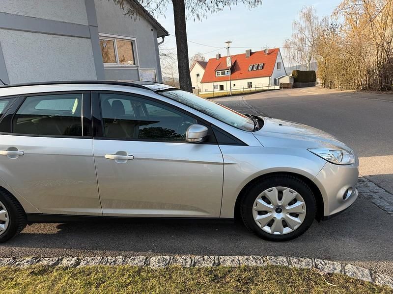 Gebraucht Ford Focus 116 PS (85 kW) 2013 Silber Kombi