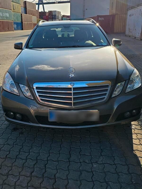 Silber Gebraucht 2010 Mercedes E250 Kombi | 10.800 € (Superpreis) - Bild 1/4