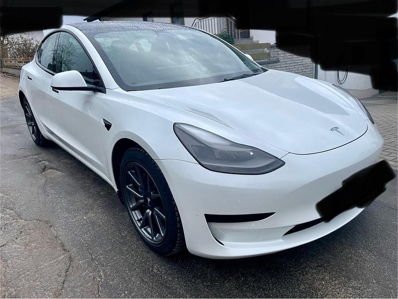 Gebraucht Tesla Model 3 Standard Range 239 kW (325 PS) 2021 Weiß Limousine