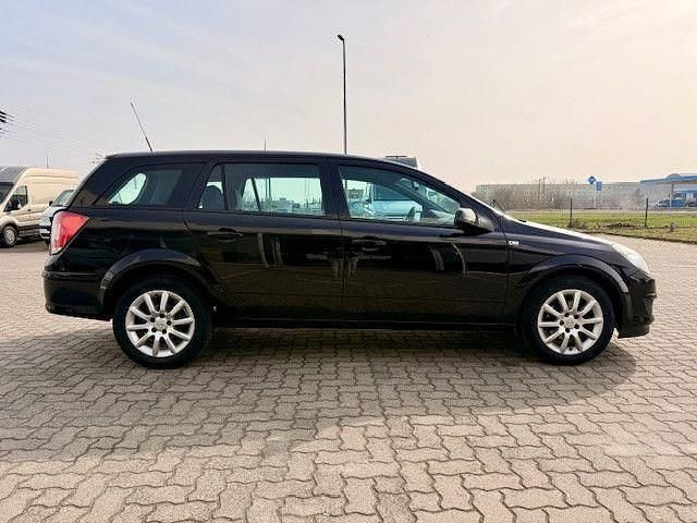 Gebraucht Opel Astra Selection 90 PS (66 kW) 2009 Schwarz Limousine