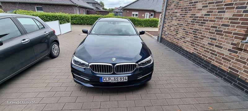 Blau Gebraucht 2018 BMW 520 Luxury Line Kombi | 23.500 € (Superpreis) - Bild 1/4