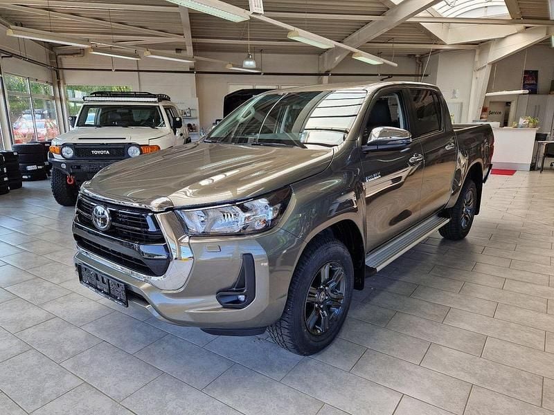Braun Neu 2025 Toyota HiLux Comfort Abholung | 44.890 € (Superpreis) - Bild 1/4