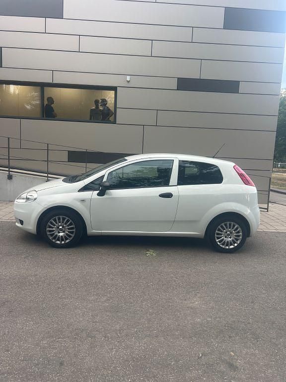 Weiß Gebraucht 2013 Fiat Punto Pop Kleinwagen | 2.850 € (Guter Preis) - Bild 1/4