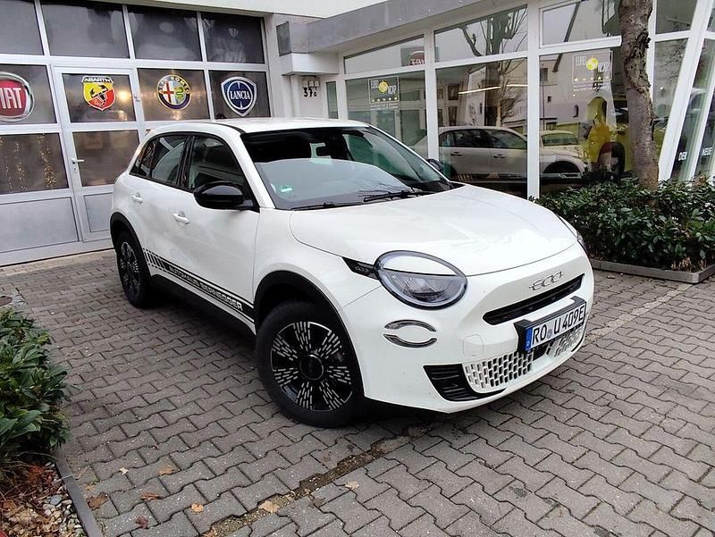 Gebraucht Fiat 600E Red 114 kW (156 PS) 2025 Weiß Limousine
