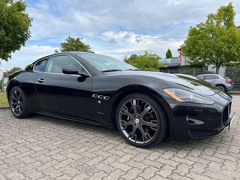 Gebraucht Maserati Granturismo 441 PS (324 kW) 2011 Schwarz Coupé