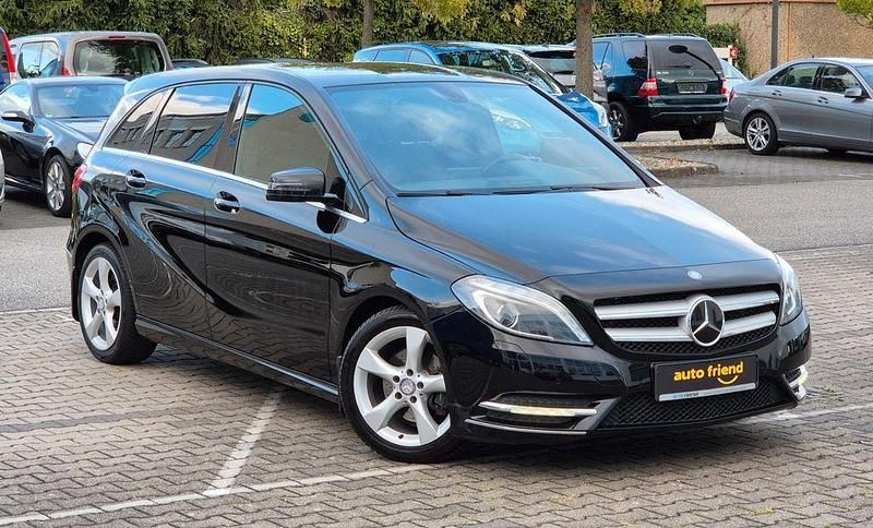 Schwarz Gebraucht 2012 Mercedes B180 Sport Van / Kleinbus | 10.990 € (Etwas zu teuer) - Bild 1/4