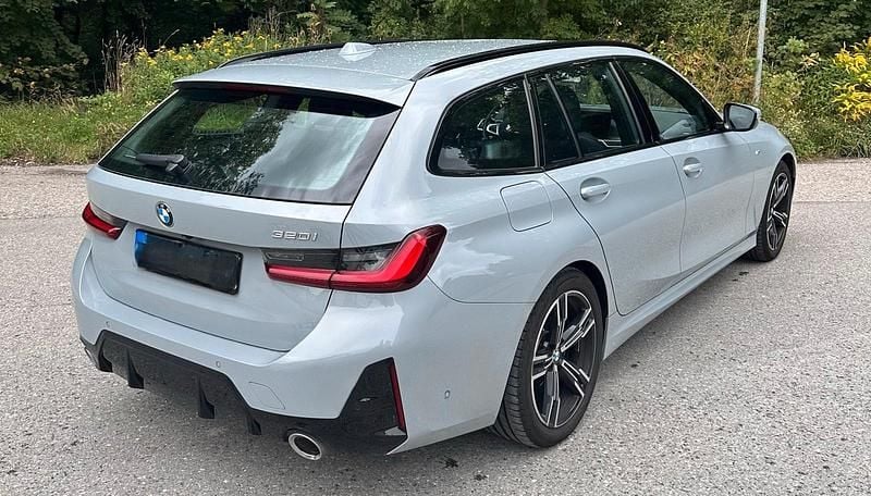 Gebraucht BMW 320 M Sport 184 PS (135 kW) 2024 Grau Kombi