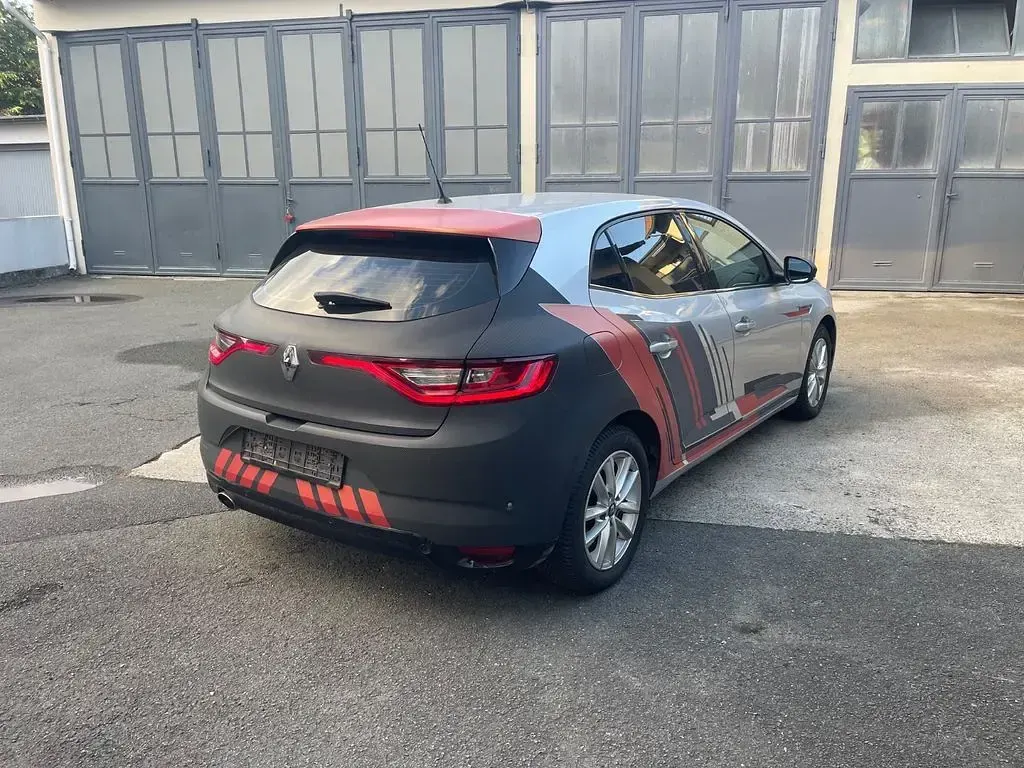 Gebraucht Renault Mégane Intens 132 PS (97 kW) 2016 Silber Limousine