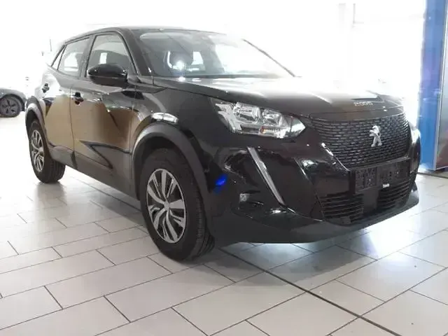 Gebraucht Peugeot 2008 Active 101 PS (74 kW) 2021 Lackierung schwarz perla nera/ty SUV