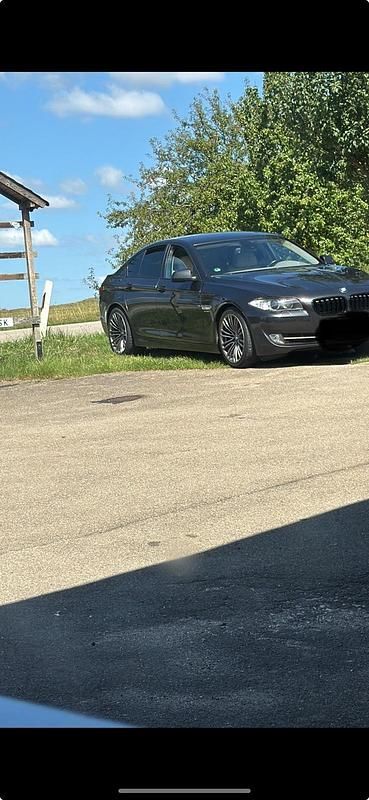 Gebraucht BMW M550 400 PS (294 kW) 2011 Schwarz Limousine