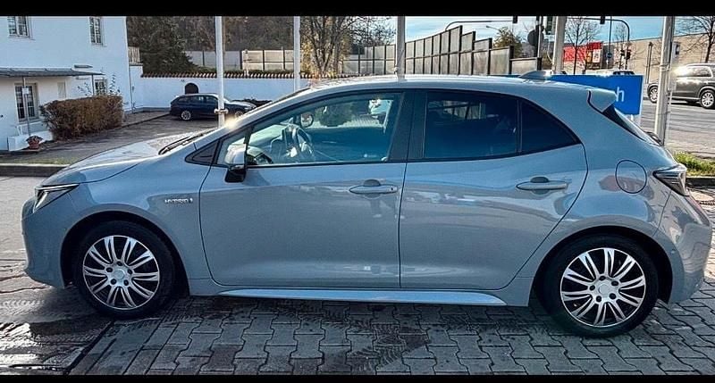 Grau Gebraucht 2019 Toyota Corolla Hybrid Kleinwagen | 18.000 € (Fairer Preis) - Bild 1/4