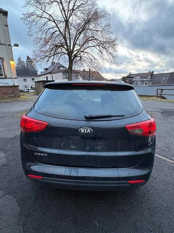 Usado Kia Ceed 128 HP (94 kW) 2013 Preto Citadino