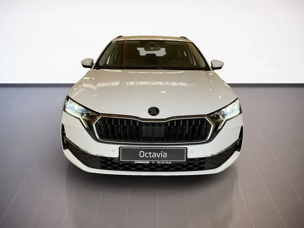 Neu Skoda Octavia Selection 150 PS (110 kW) 2026 Moonweiß perleffekt Kombi