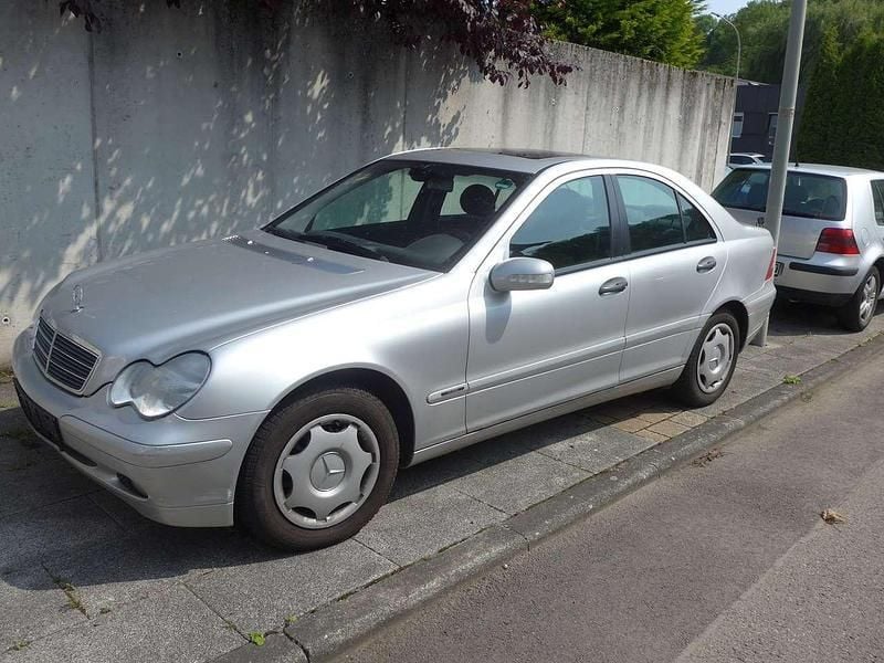 Silber Gebraucht 2001 Mercedes C180 Classic Limousine | 1.998 € (Guter Preis) - Bild 1/4