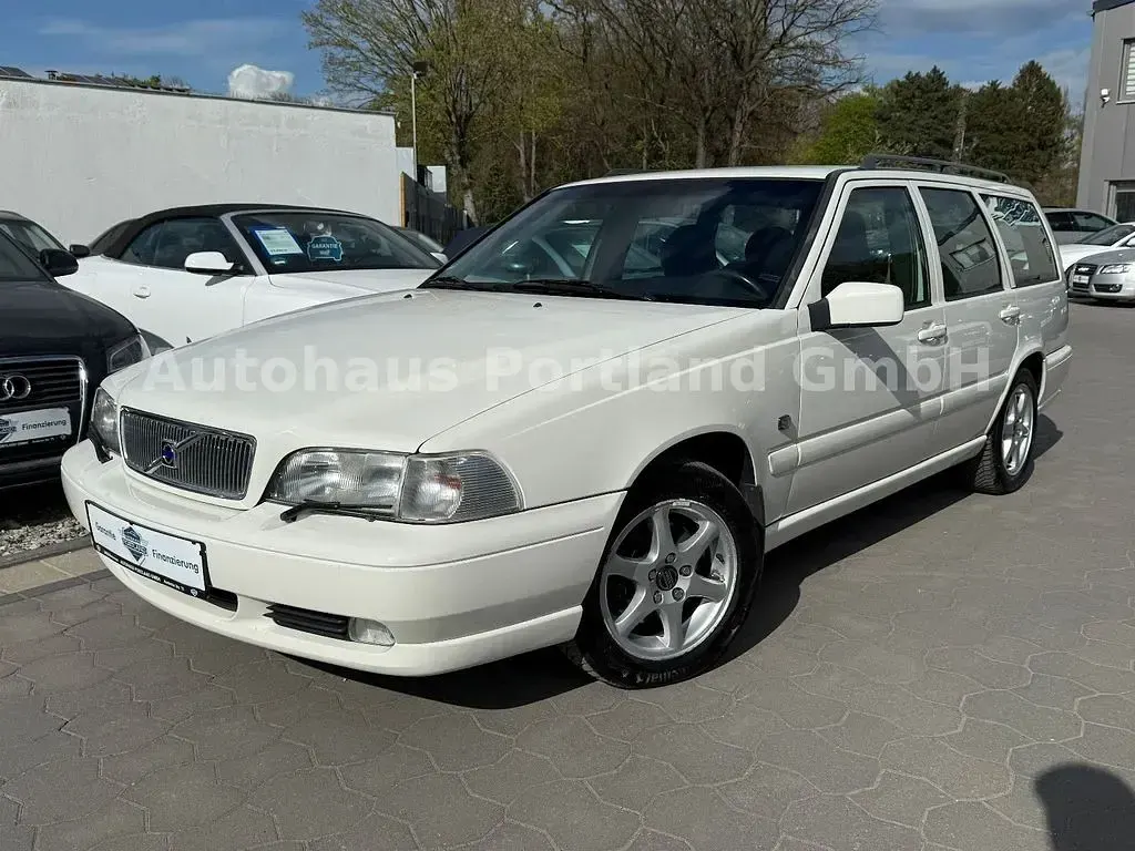 Używany Volvo V70 165 KM (121 kW) 1998 Biały Kombi