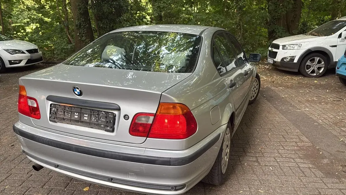 Gebraucht BMW 316 105 PS (77 kW) 2001 Silber Limousine