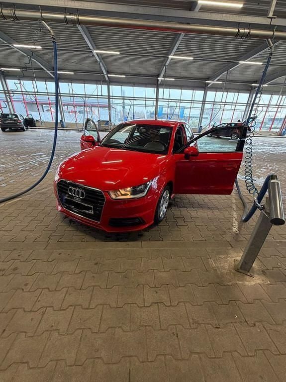 Rot Gebraucht 2017 Audi A1 Sportback S-Line Kleinwagen | 9.750 € (Guter Preis) - Bild 1/4