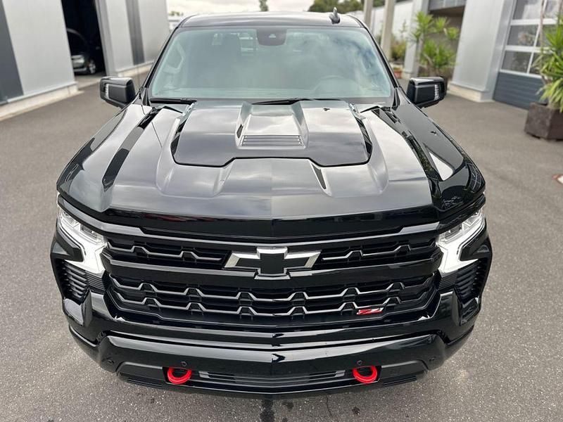 Neu Chevrolet Silverado 426 PS (313 kW) 2025 Schwarz SUV