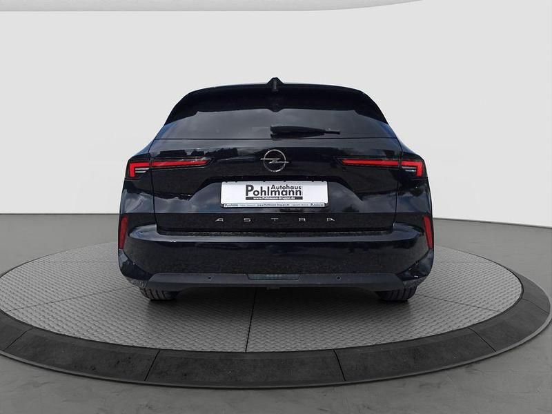 Neu Opel Astra Edition 131 PS (96 kW) 2025 Lackierung schwarz perla nera/ Kombi