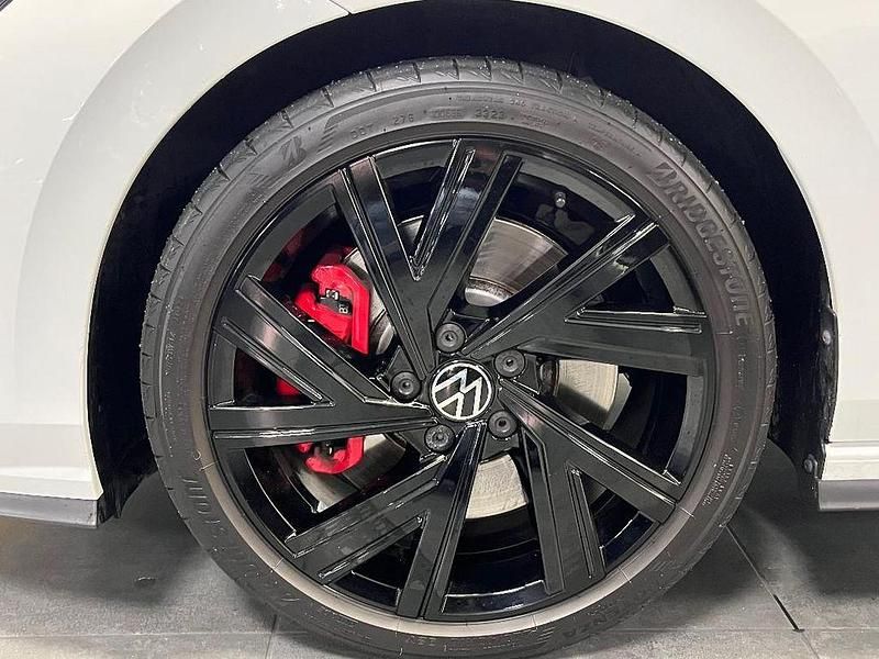 Gebraucht VW Golf VIII GTI 245 PS (180 kW) 2024 Weiß Limousine