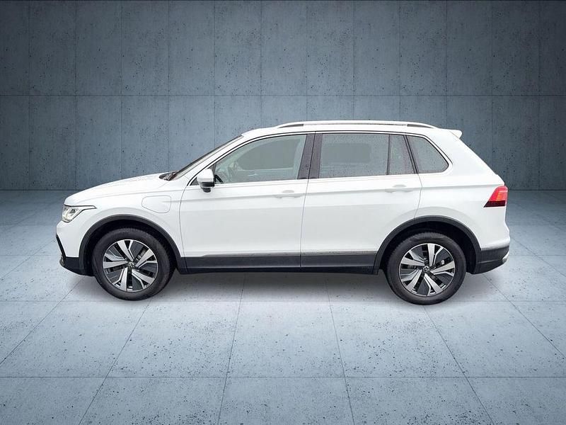 Gebraucht VW Tiguan Elegance 245 PS (180 kW) 2022 Pure white SUV