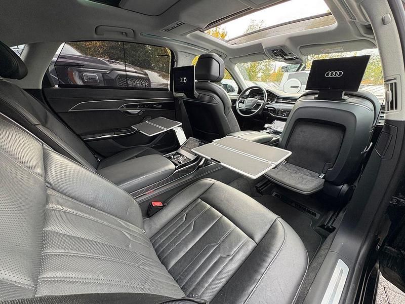 Grau Gebraucht 2022 Audi A8 Sport Limousine | 66.700 € (Fairer Preis) - Bild 1/4