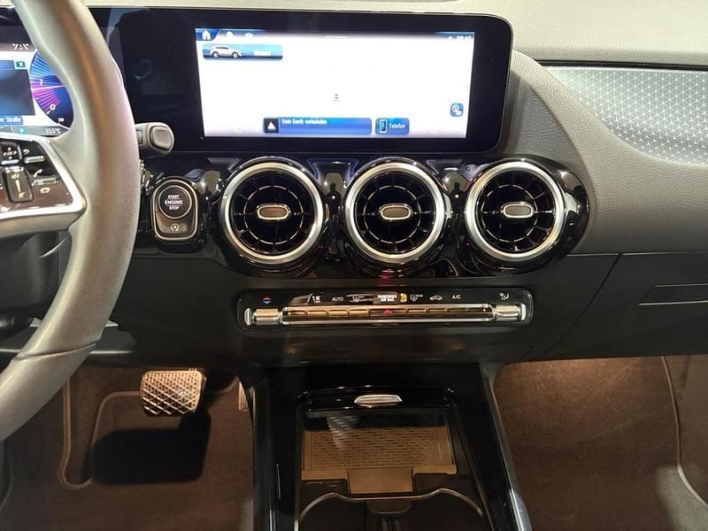 Gebraucht Mercedes GLA200 Progressive 150 PS (110 kW) 2025 Schwarz SUV