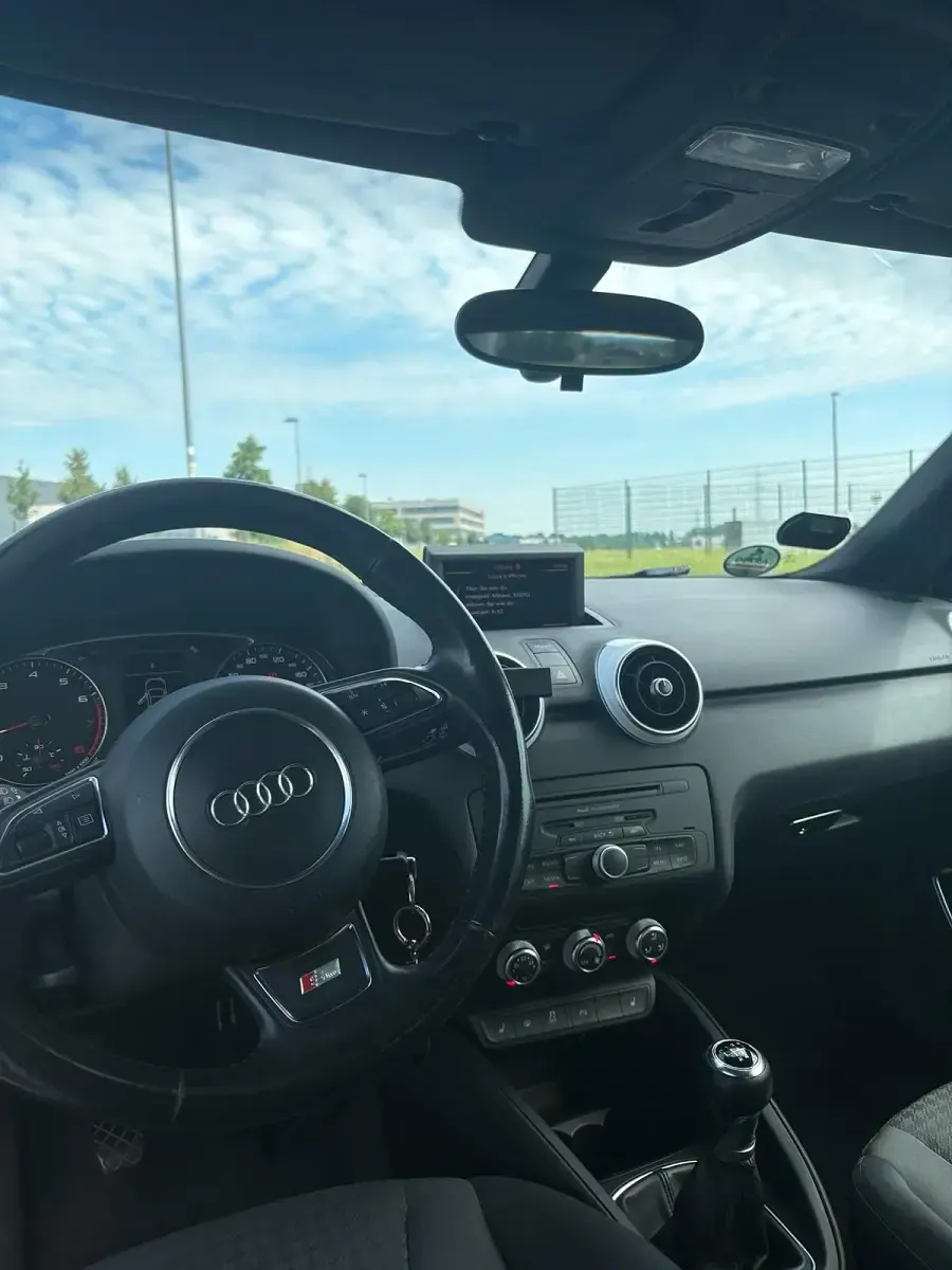 Gebraucht Audi A1 85 PS (62 kW) 2011 Weiß Kleinwagen