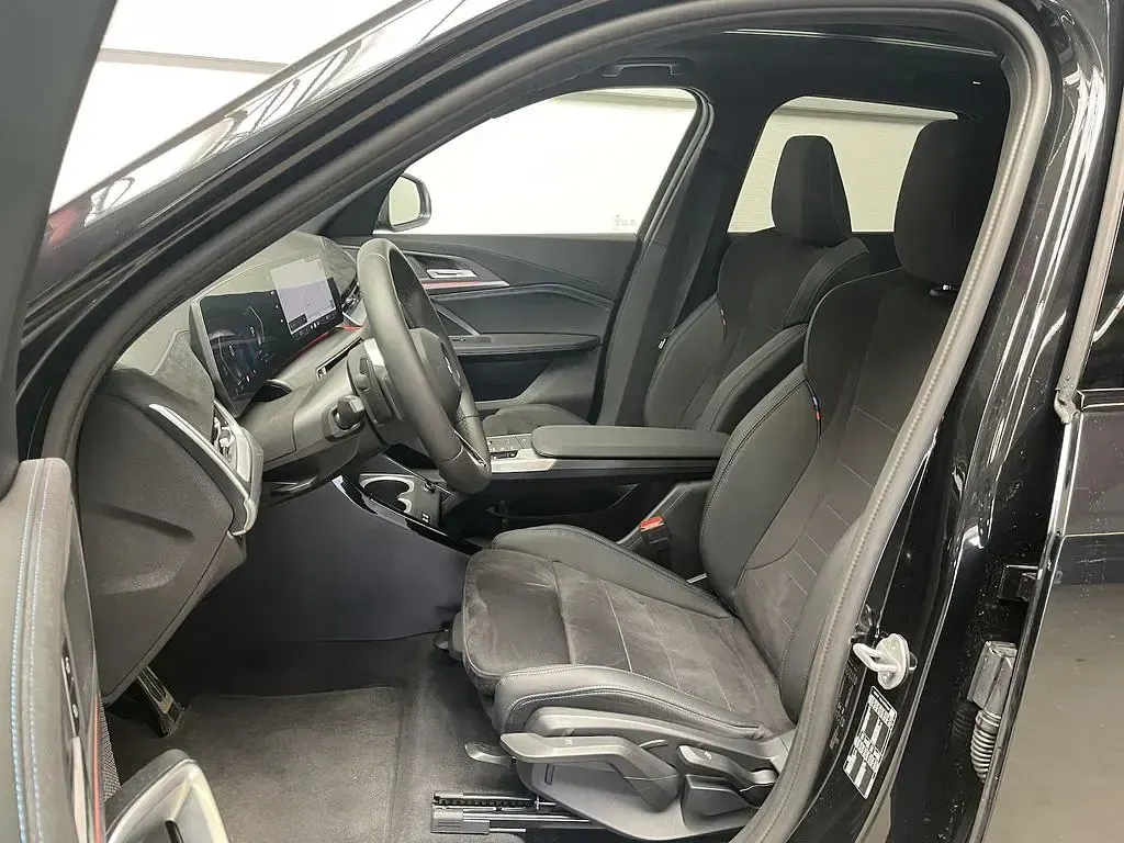 Gebraucht BMW X1 M Sport 163 PS (119 kW) 2026 Black sapphire SUV
