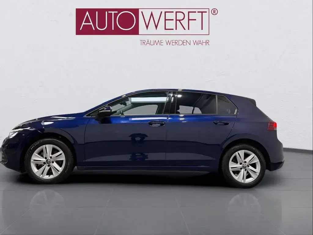 Gebraucht VW Golf VIII Life 150 PS (110 kW) 2023 Atlantik blue metallic Limousine