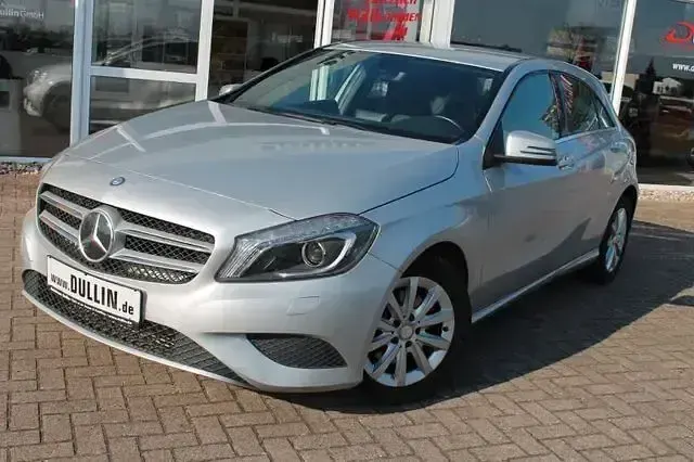 Gebraucht Mercedes 180 122 PS (89 kW) 2014 Silber Limousine