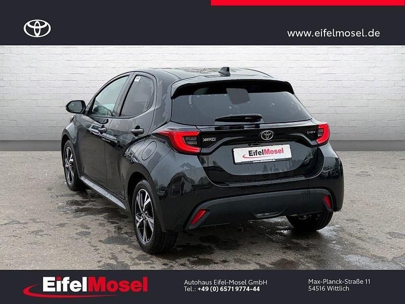 Neu Toyota Yaris Hybrid Comfort 116 PS (85 kW) 2025 Schwarz Limousine