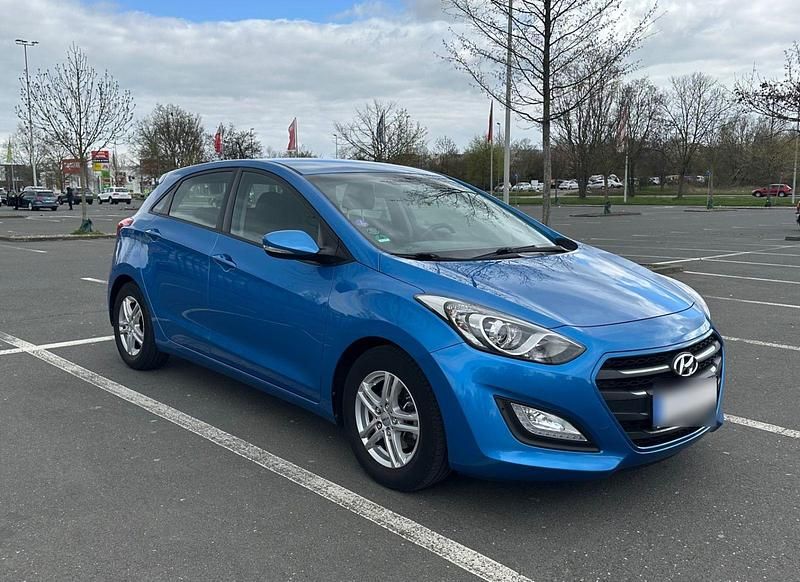 Gebraucht Hyundai i30 101 PS (74 kW) 2016 Blau Limousine