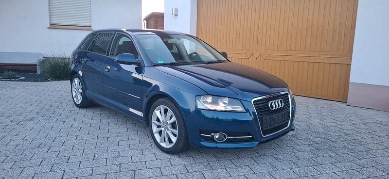 Blau Gebraucht 2012 Audi A3 Sportback Ambition Limousine | 5.490 € (Guter Preis) - Bild 1/4