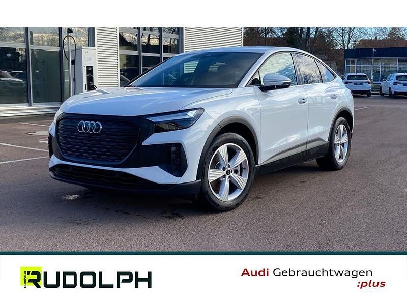 Weiss Gebraucht 2024 Audi Q4 Sportback e-tron Comfort SUV | 34.930 € (Fairer Preis) - Bild 1/4