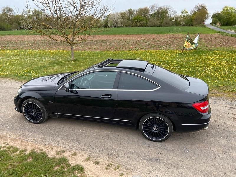 Gebraucht Mercedes C220 170 PS (125 kW) 2011 Schwarz Coupé