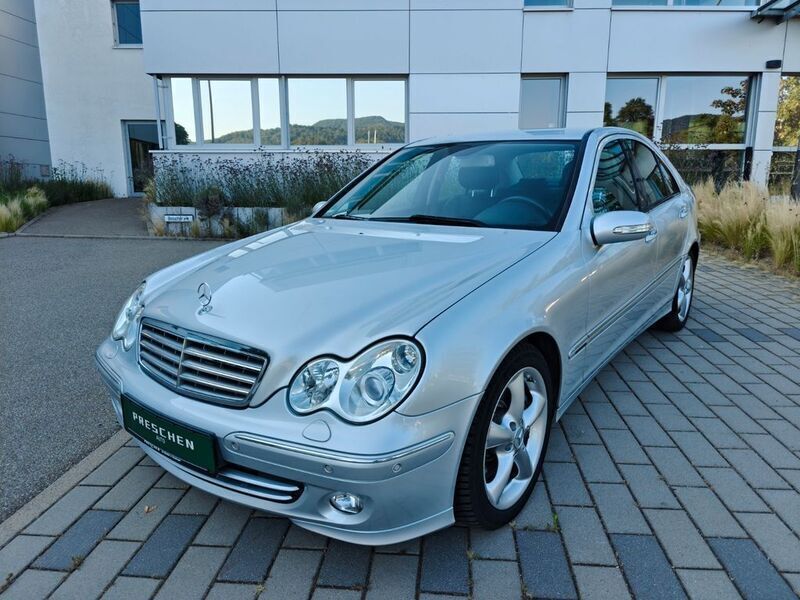 Silber Gebraucht 2005 Mercedes C230 Sport Limousine | 8.676 € - Bild 1/4