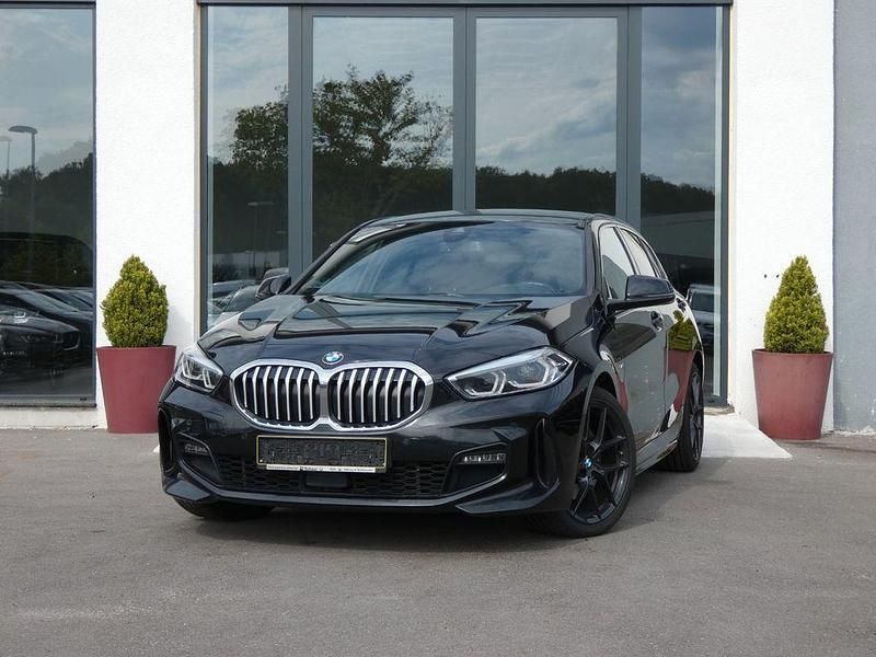 Saphirschwarz Gebraucht 2021 BMW 118 M Sport Kleinwagen | 18.870 € (Guter Preis) - Bild 1/4