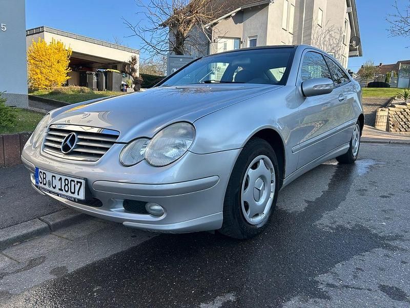 Gebraucht Mercedes C180 129 PS (94 kW) 2001 Silber Coupé