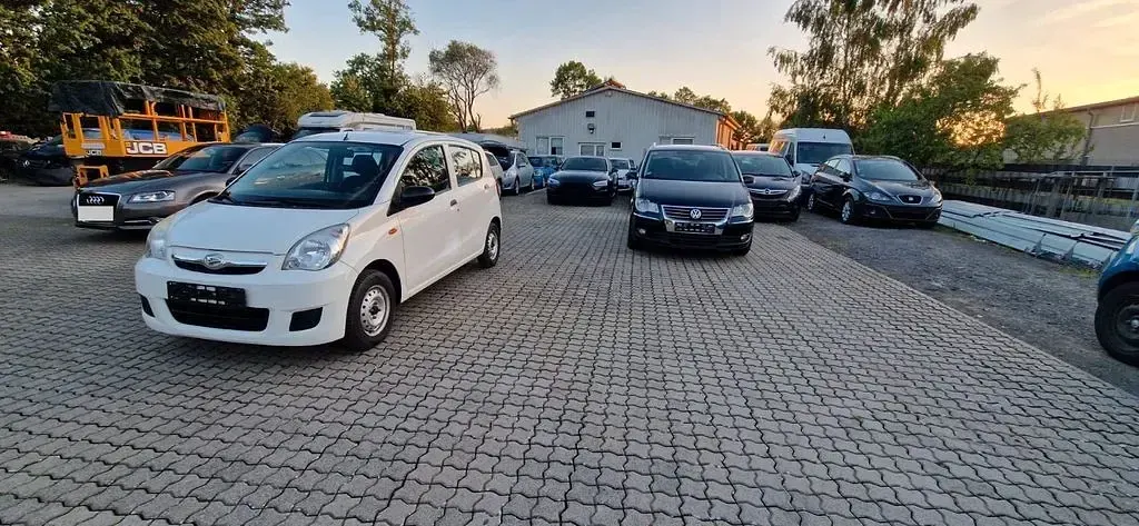 Gebraucht Daihatsu Charade 69 PS (50 kW) 2010 Weiß Limousine