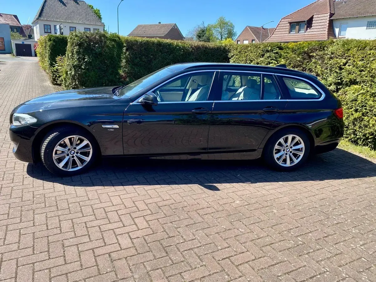 Gebraucht BMW 520 184 PS (135 kW) 2011 Schwarz Kombi