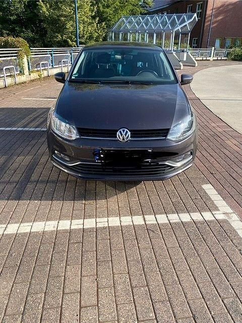 Grau Gebraucht 2015 VW Polo LOUNGE Kleinwagen | 9.990 € (Fairer Preis) - Bild 1/4