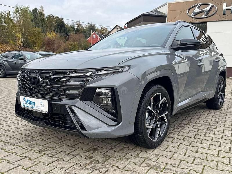 Shadow grey Neu 2025 Hyundai Tucson N Line SUV | 33.995 € (Superpreis) - Bild 1/4