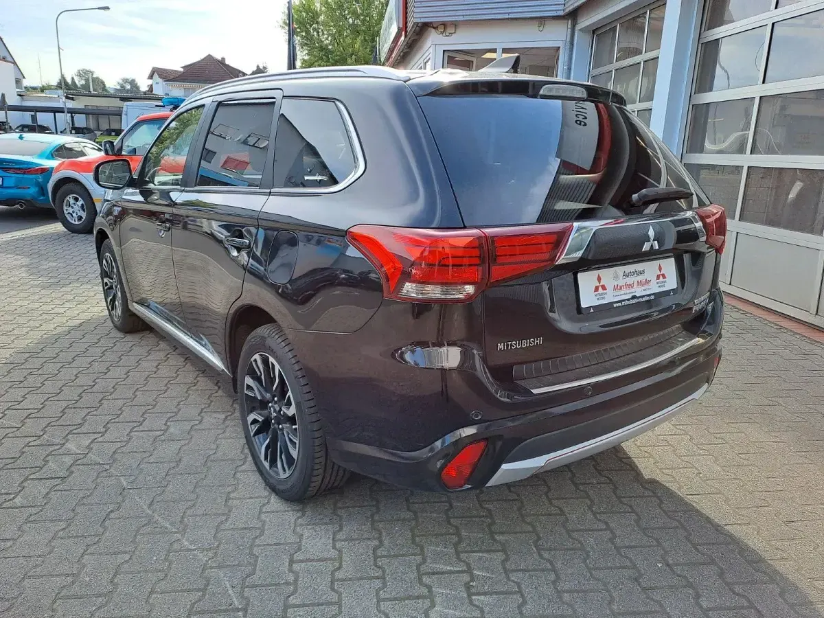 Gebraucht Mitsubishi Outlander P-HEV Top 121 PS (88 kW) 2016 Schwarz SUV